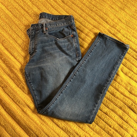 GAP Athletic Fit Jeans - Picture 4 of 8